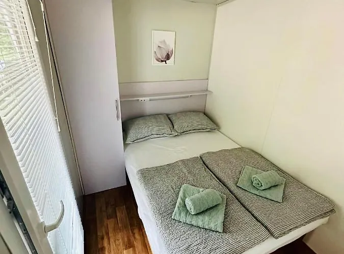 キャンプ場 Mobile Sims ビオグラード・ナ・モル